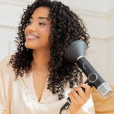 Sèche-Cheveux Kelma care  Ionique Poids Plume avec Écran LCD et Diffuseur Spécial Cheveux Bouclés, 1600W